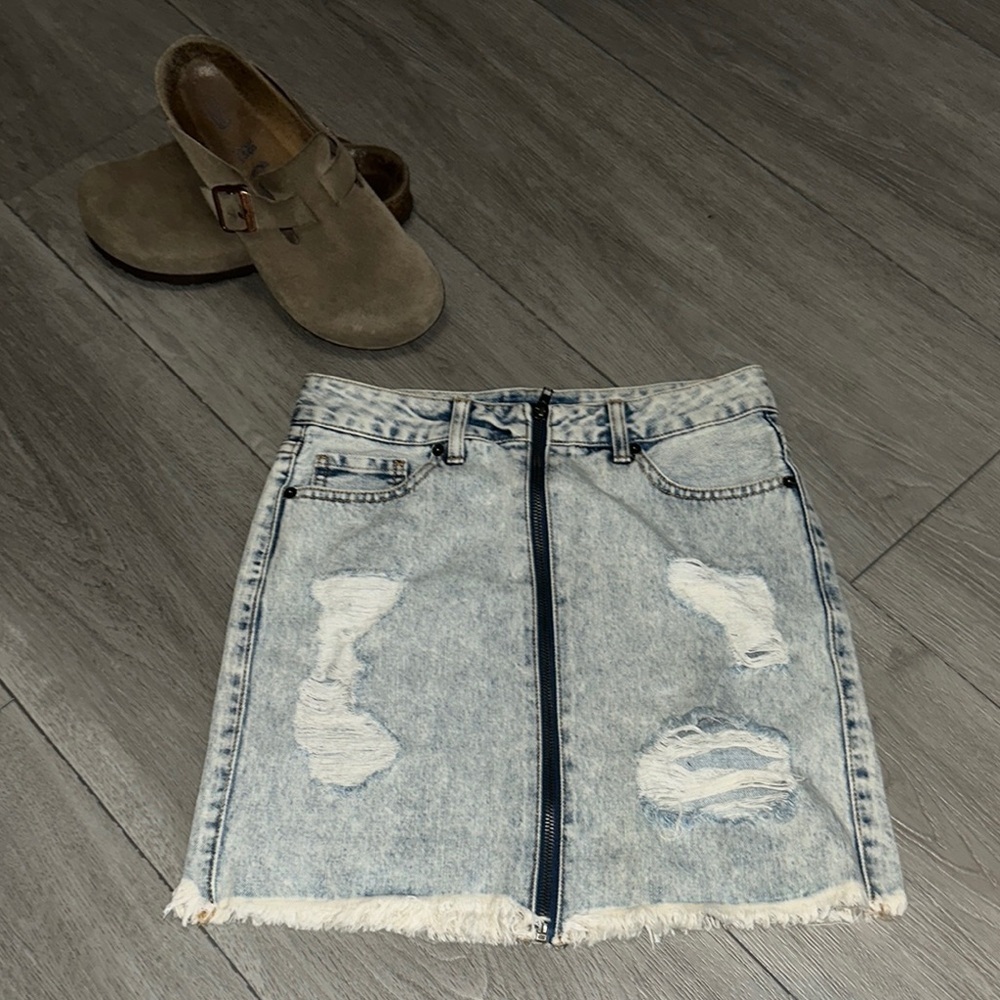 Forever 21 Denim Distressed Skirt - Blue size small